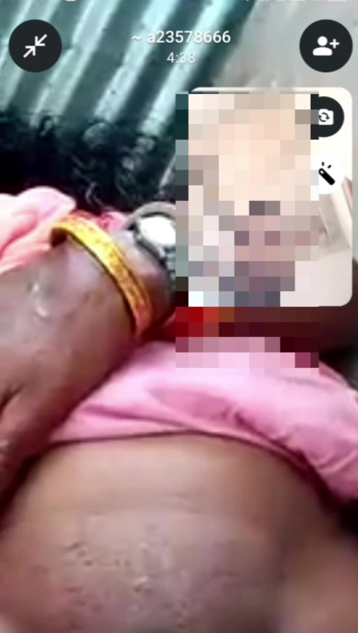 AkashKumar: Bhabhi desi kampung menunjukkan pantat dan pepeknya kepada kekasihnya dalam...