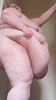 SSBBW STRIP TEASE and twirl