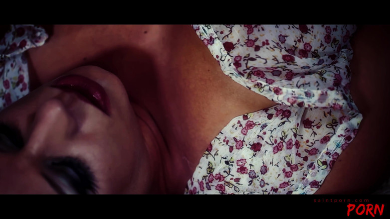 SaintPorn: Молодята радують одна одну у відпустці