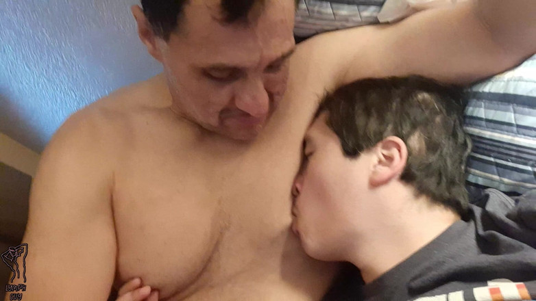 Lymph Guy: 배다른아빠의 젖탱이를 빨아주는 소년