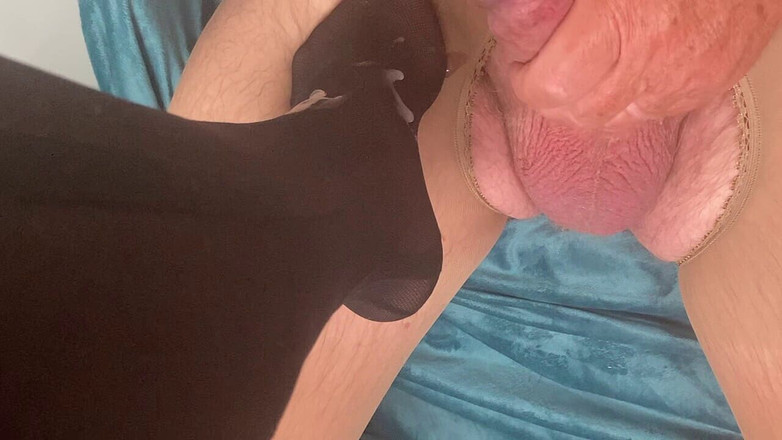 Mr MF: Paní zralé nohy umožňují své kamarádce, aby si kryl nohy