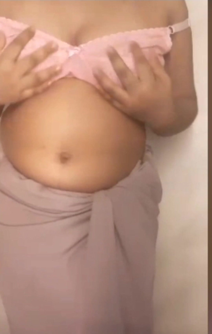 Jesmin18: Bangladeshi Sexy Bhabi Romance