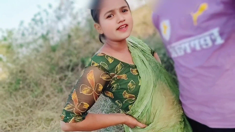 Fuckkkker: Дези Деревни бхабхи трахается в джунглях с ее Devar, индийская красивая бхабхи Ki на улице, Чудой, в хинди аудио дези юная тугая киска