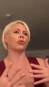 Livestream bareng helena locke yang menampilkan helena locke