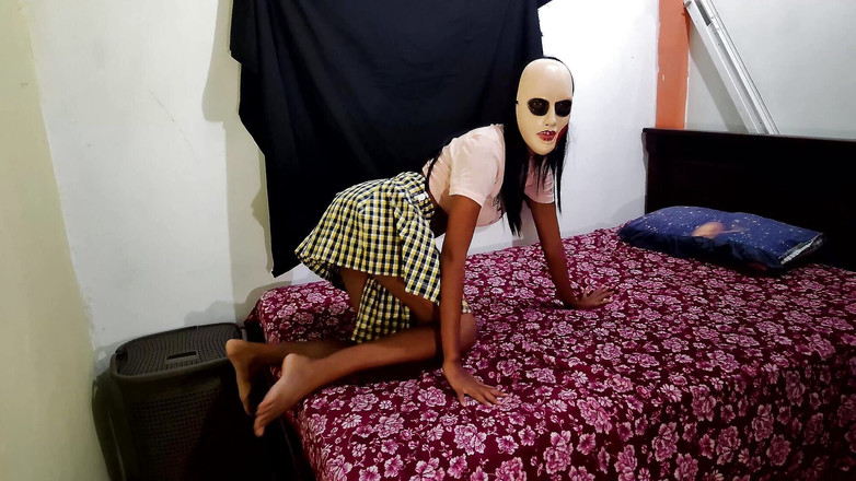 Martin13: 当我的继父在房子外面工作时，我让成人满足！！热辣学生刚上手的黑发女郎