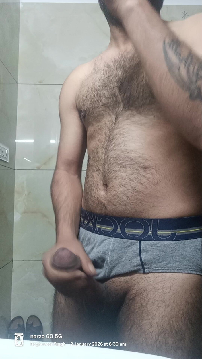 Rajasthani-old-lover: L'indiano del rajasthani desi man si gode la doccia ed...