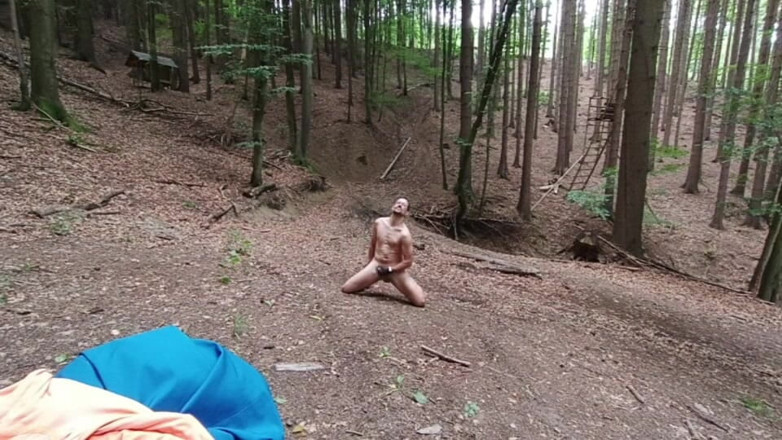 kickerscooter: Wilderness Without Inhibitions Chasing in the Middle of the Forest
