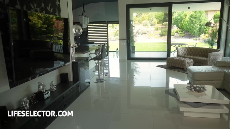 LifeSelector: Sporco accordo esclusivo con Alexis crystal e Lily blossom