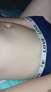 El Culo De Tu Madrastra Es Muy Sexy, Se Masturba Y Se Masturba En La Cama