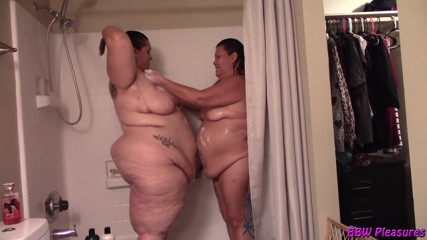 BBW Pleasures: BBW, meilleure amie sous la douche
