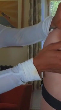 Devon Breeze dikongkek keras oleh strap-on Sarah
