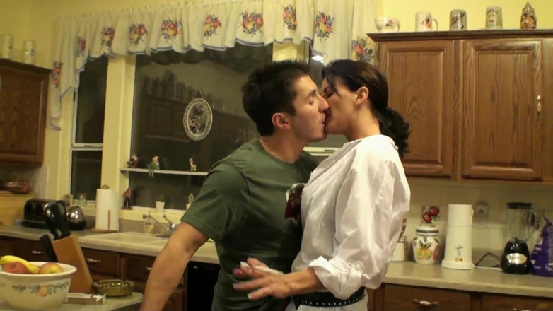 Big tit MILF'S GILF'S and girls: Une belle-mère cougar à gros nichons veut s’amuser