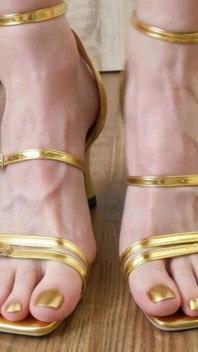 Teen Feet in Heels