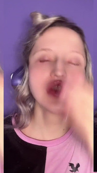 Findom Goaldigger tarafından dudak takıntısı klibi için tıkaç pout dönüşümü pompalıyor