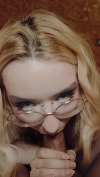 Sevimli İngiliz öğrenci Daisy Dayz Gonzo dölleme, boşalma sikişi ve emme