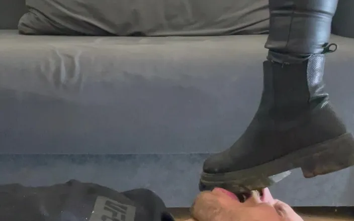 Lizzy Crush: First Boot Licking