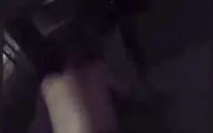 Une vraie femme infidèle se fait surprendre par une caméra à la maison en train de tromper son amant
