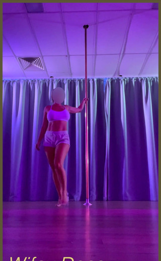 Wifey Does: Malé škádlení pole dance