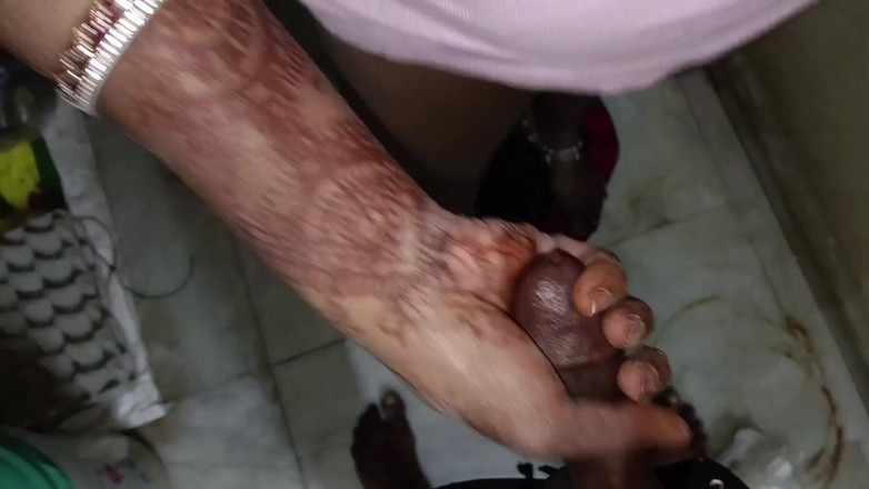 AmpleOunce283: Une bhabhi seule fait roti - la bite bien dure de...