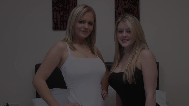 A Lesbian World: Prachtig lesbisch duo poseert verleidelijk voor jou en alleen