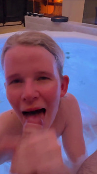 Riskanter geiler oral seks im spa! Meine Fresse'de yüze boşalma voll
