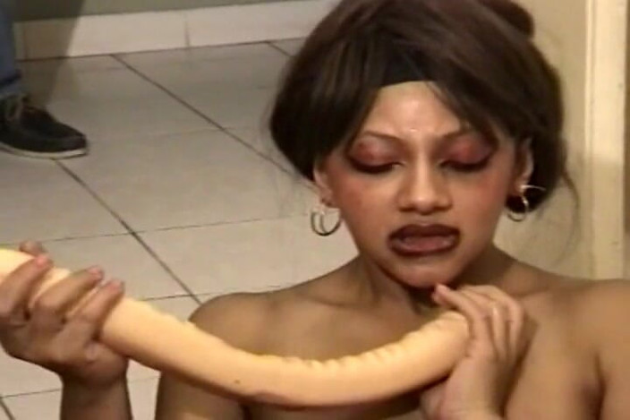 Filles Francaises: BDSM Lesbo 액션을 즐기는 오지는 프랑스 인형