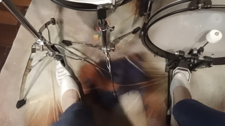PoliticalDial46: I Relax I My Drums Set