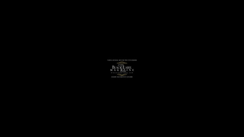 Black Label Magazine: 문신을 한 미녀 스트립 벌거벗은