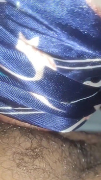 Nu-mi scot pula din gât până nu ejaculează (spermă în gât)