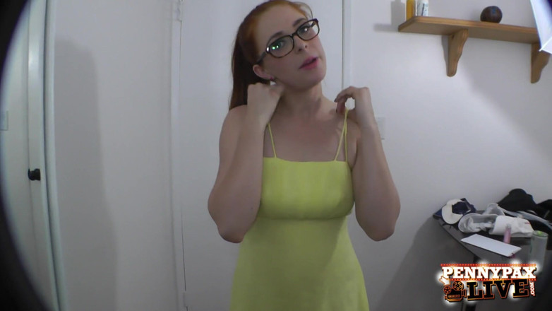 Penny Pax: Penny Pax сосет жесткий член и глотает все, что она может дать!