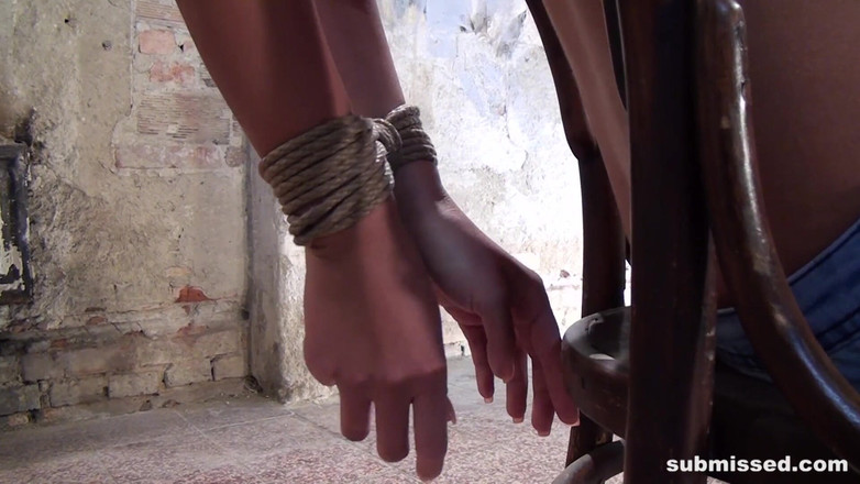 Submissed: Mia椅子被绑住，被舔舐并被抓奶