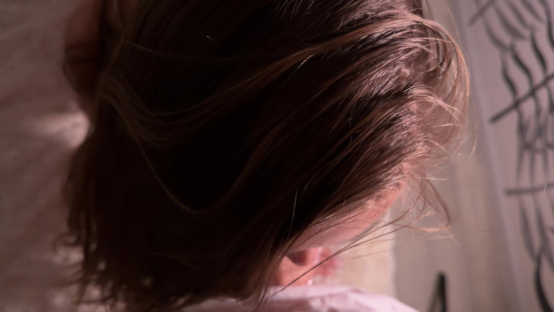 HomeVideoLive: Una Vergine Ha Visto Una Ragazza Masturbarsi in Un Dormitorio....