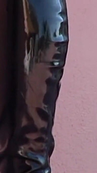 Блондинка-шлюшка, должно быть, больно трахается в задницу этим огромным черным членом