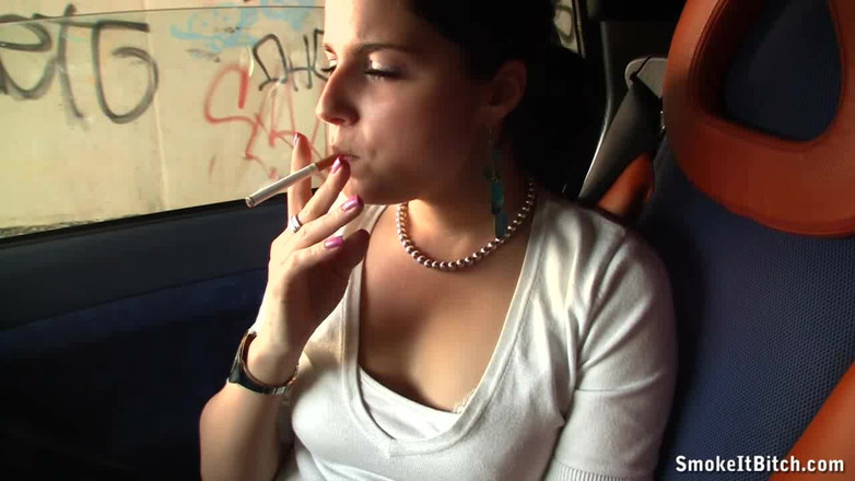 Smoke it bitch: Fumând sub un pod murdar!