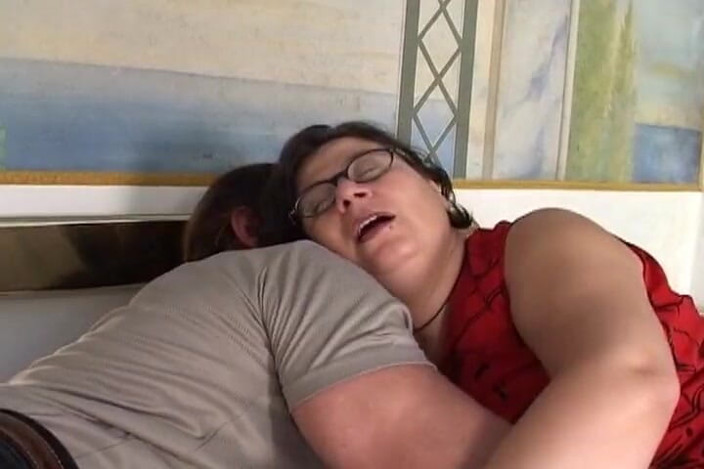 Mature Climax - 100% Mature Videos: Abuela peluda y tetona se llena la boca de esperma...