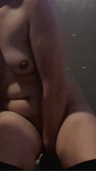 Solo adventure 26 - geile MILF reitet dildo