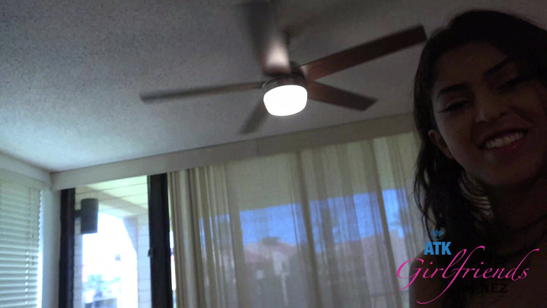 ATK Girlfriends: Sophia Modelky ve svých plavkách a vy máte v plánu...