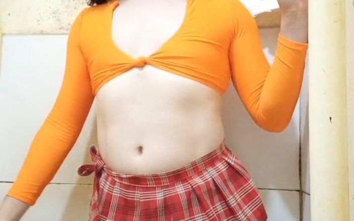Carol videos shorts: Velma travestito cosplay