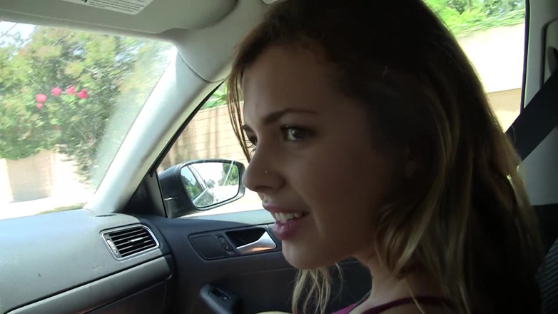 Perv Milfs n Teens: ¡A Kiesha Grey le encanta tomar cargas en su lengua!