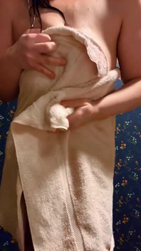 Sexy Slutty MILF Drops Towel
