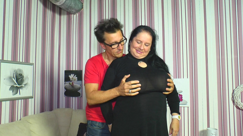 RetroLust: Deve prima valutare il mio vestito trasparente e poi scoparmi...