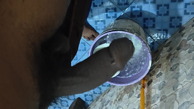 Tamil10inchesbbc: Tamil10inches BBC Splash Piss Session