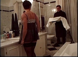 Shemale World: Сексуальний транссексуал відтраханий двома хлопцями в дикому тріо