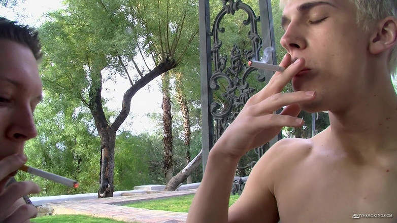 Boys Smoking: Patrick i Ryan Smoke jebanie na zewnątrz!