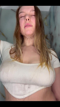 Teen Babe Showering