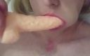 Sarah de sexy: Pink Sissy Suck Dildo