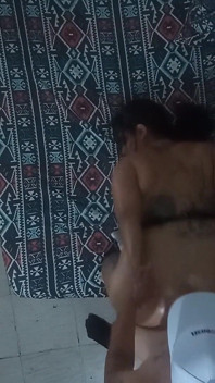 mere bos ki patni ke saath chaukon par kari mehanat karna chikhna dhokha de raha hai