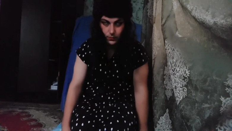 Kitty_Cross: Verführerische sissy, langsam bewegende Hüften auf verführerische weise