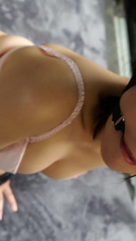Rin Amamiya în Ballgag and Bondage - o luptă tăcută în interiorul dubei