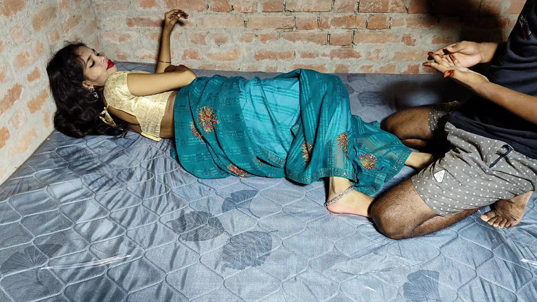 Shivanibaby: Bhabhi nodigde me uit in haar huis voor een etentje...